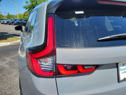 Used 2025 Honda CR-V LX image 12