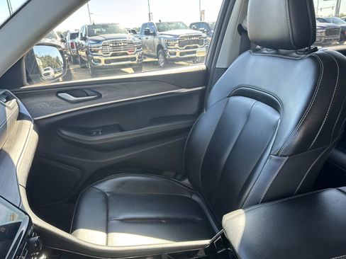 Used 2023 Jeep Grand Cherokee L Limited image 15