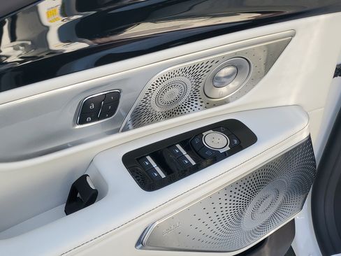 New 2026 Lincoln Nautilus Black Label AWD/4WD image 9