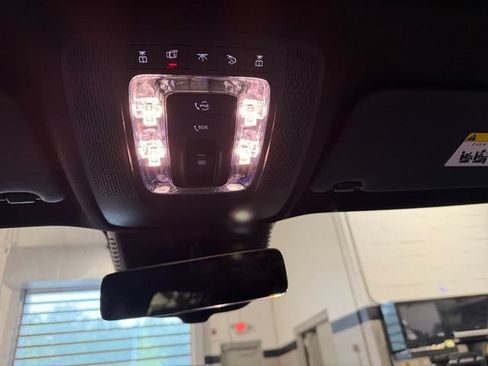 Used 2026 Mercedes-Benz GLB 250 4MATIC image 6