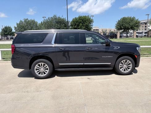 Used 2024 GMC Yukon XL SLT RWD image 3