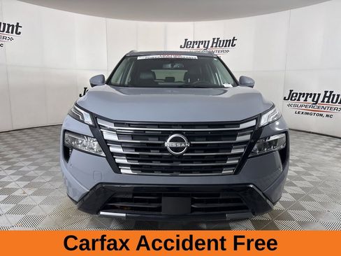 Used 2025 Nissan Rogue Platinum image 3