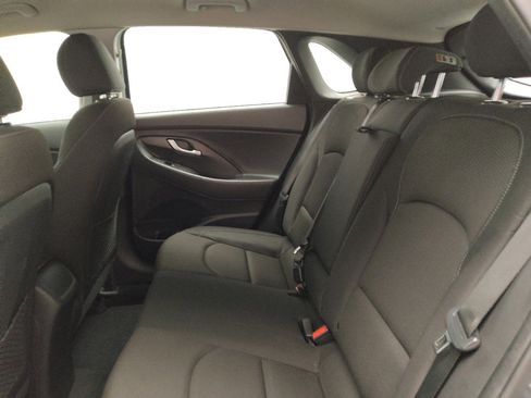 Used 2018 Hyundai Elantra GT FWD image 18
