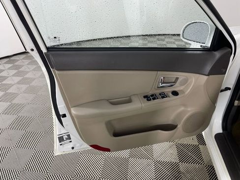 Used 2009 Kia Spectra EX image 15