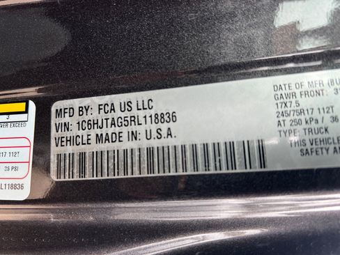 Used 2024 Jeep Gladiator Sport image 28