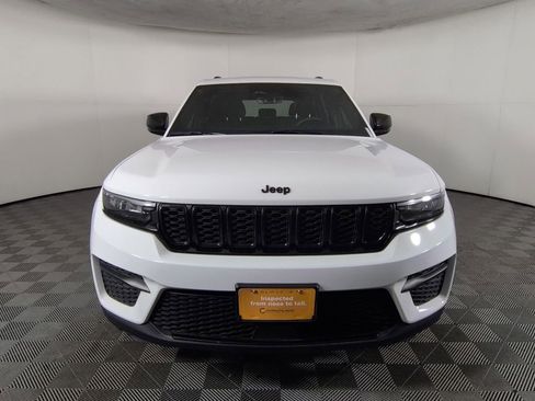 Certified 2025 Jeep Grand Cherokee Altitude AWD/4WD image 2