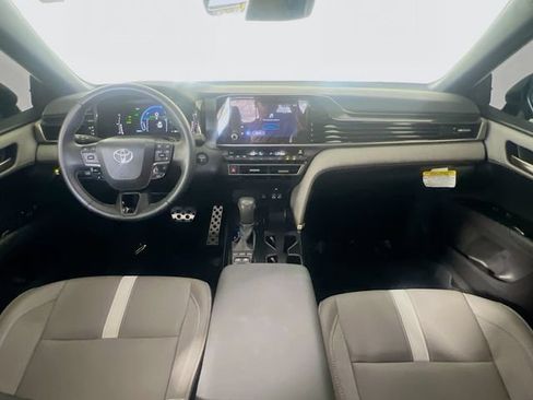 Used 2025 Toyota Camry SE FWD image 28