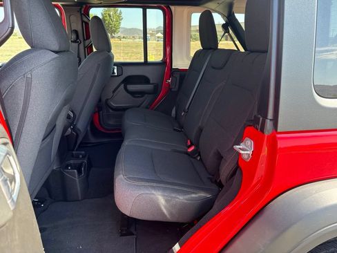 Used 2025 Jeep Wrangler Unlimited Sport AWD/4WD image 19