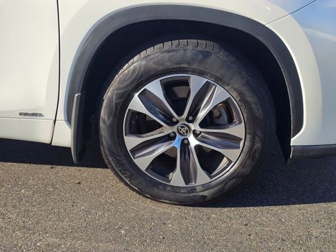 Used 2020 Toyota Highlander XLE image 9