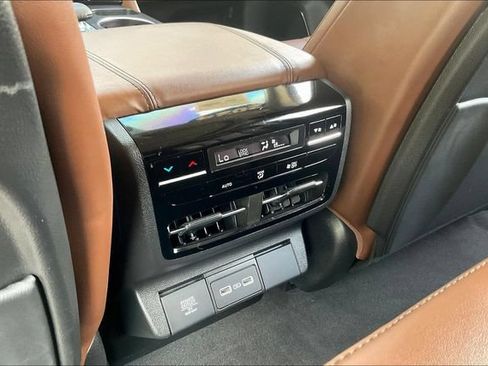 Used 2024 Acura MDX w/ Technology Package FWD image 12