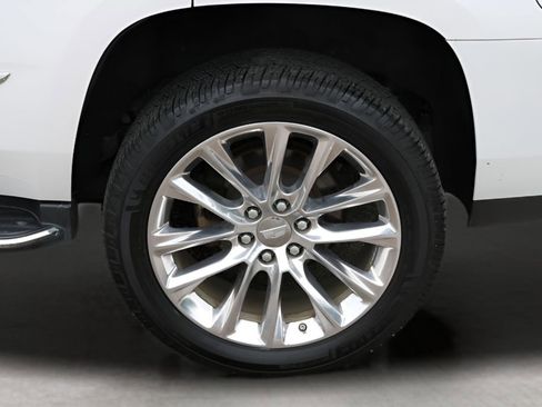 Used 2019 Cadillac Escalade Luxury RWD image 9