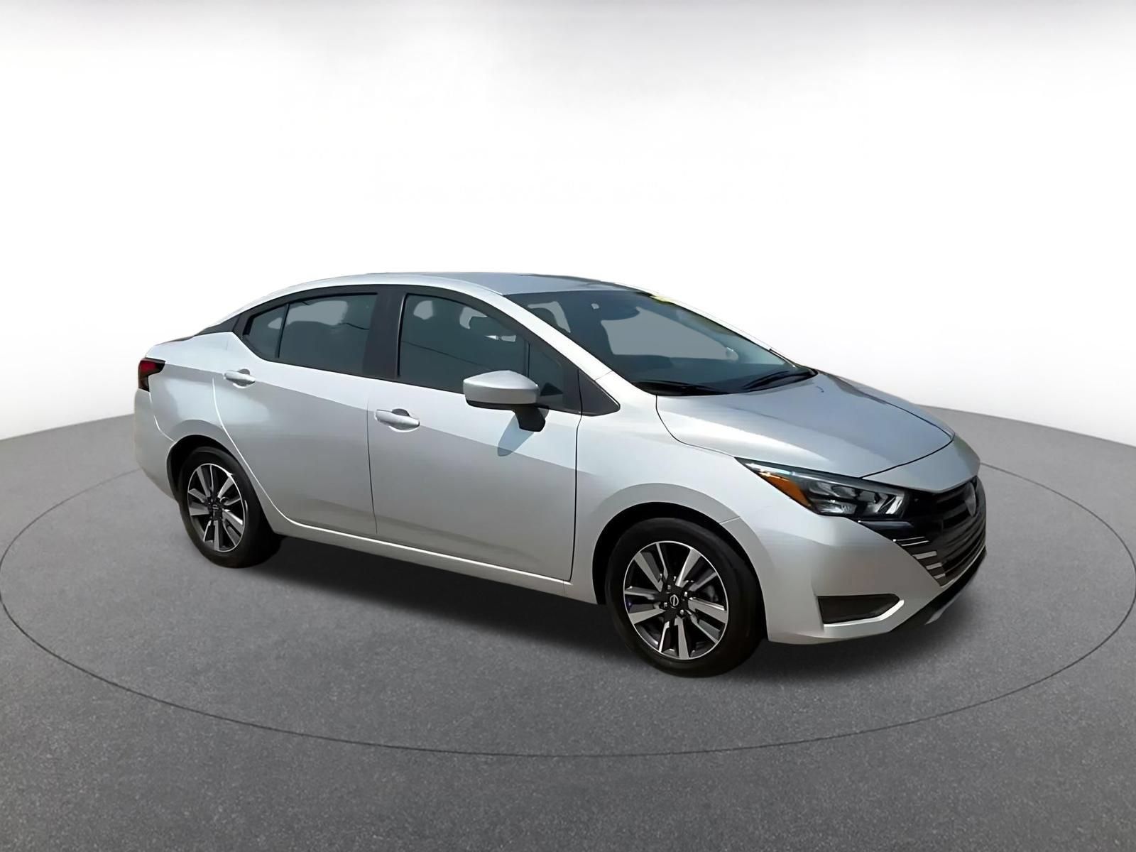 Used 2025 Nissan Versa SV FWD image 2