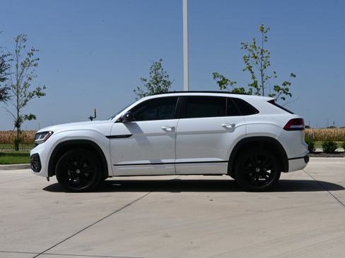 Used 2023 Volkswagen Atlas Cross Sport SEL R-Line AWD/4WD image 6