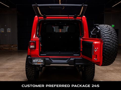Used 2025 Jeep Wrangler Sport S image 9