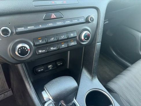 Used 2020 Kia Sportage LX FWD image 21