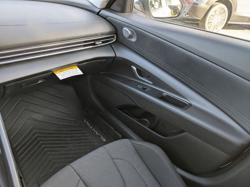 New 2025 Hyundai Elantra SE image 14