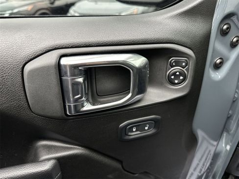 Used 2025 Jeep Wrangler Willys image 13