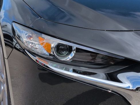 Used 2023 MAZDA MAZDA3 s FWD image 10