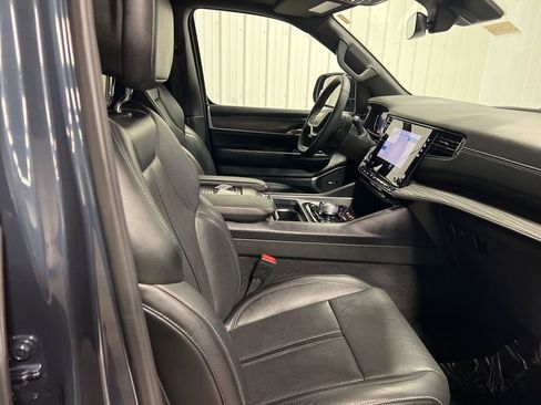 Used 2024 Jeep Wagoneer Series II w/ Premium Group I image 7