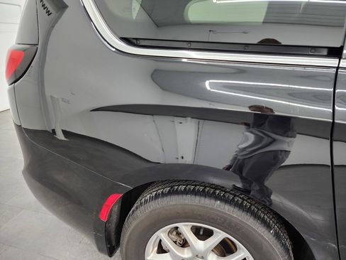 Used 2024 Chrysler Pacifica Touring-L image 25