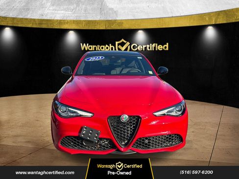 Used 2023 Alfa Romeo Giulia Veloce image 2