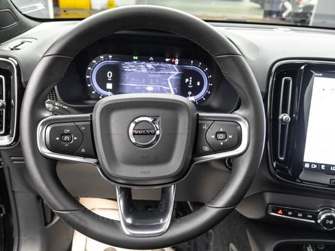 Used 2023 Volvo XC40 B5 Plus w/ Protection Package Premier image 18