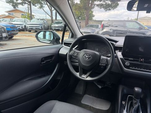Used 2023 Toyota Corolla LE FWD image 30