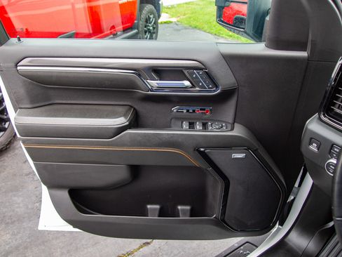 Used 2024 GMC Sierra 1500 AT4 w/ Technology Package AWD/4WD image 11