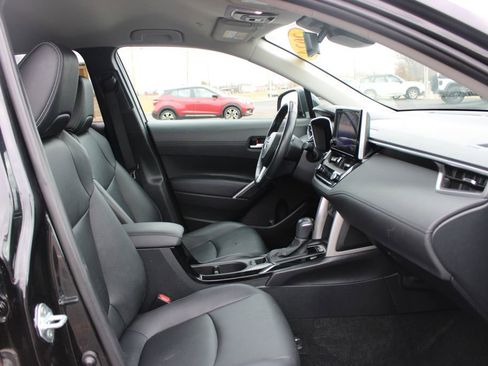 Used 2024 Toyota Corolla Cross XLE image 24