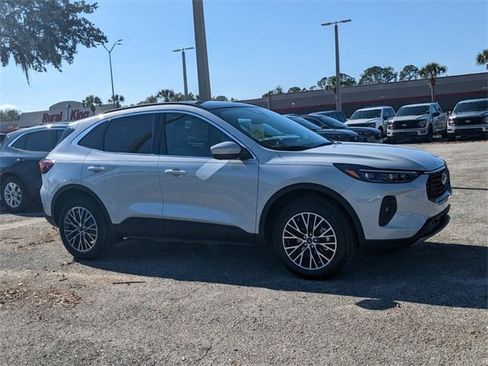New 2025 Ford Escape SE w/ PHEV Premium Package image 2