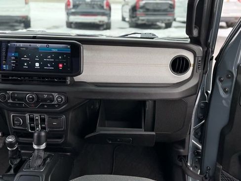 Used 2024 Jeep Wrangler Unlimited image 29