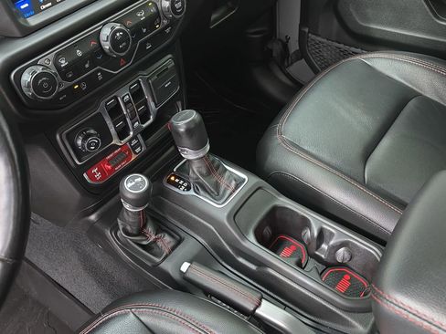 Used 2022 Jeep Gladiator Rubicon w/ LED Lighting Group AWD/4WD image 29