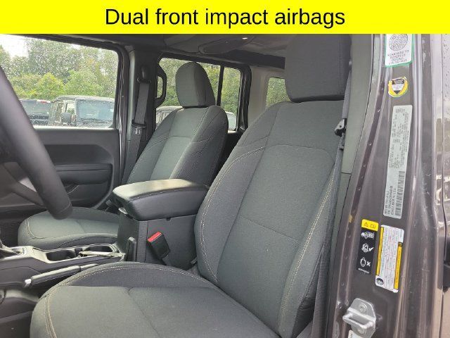 Used 2025 Jeep Wrangler Unlimited Sport AWD/4WD image 24