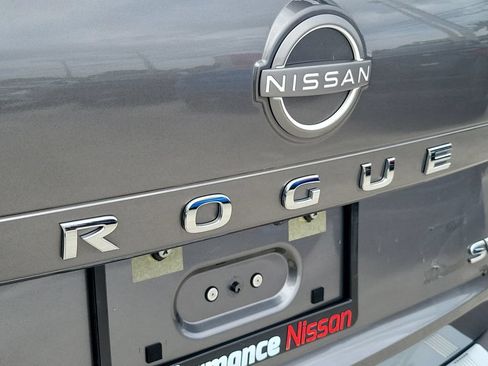 Certified 2023 Nissan Rogue SV w/ SV Premium B Package FWD image 10