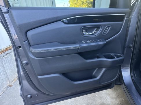 Used 2024 Honda Pilot Touring image 8