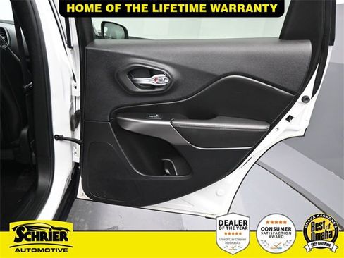 Used 2019 Jeep Cherokee Limited image 39