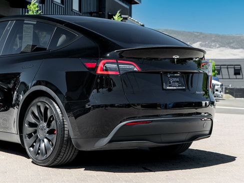 Used 2022 Tesla Model Y Performance AWD/4WD image 11
