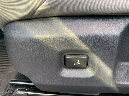 Certified 2025 Toyota Tacoma SR5 image 15