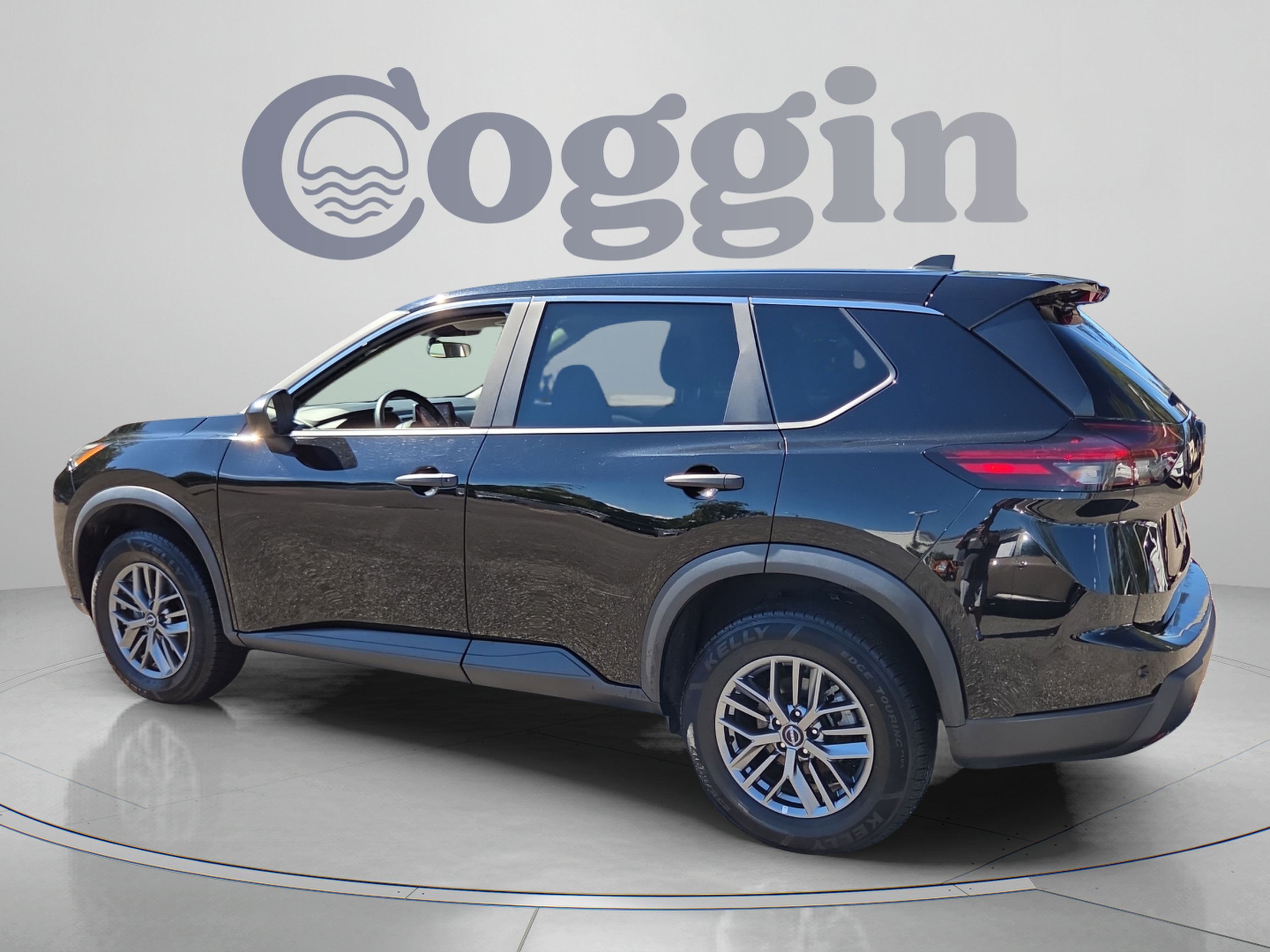 Used 2024 Nissan Rogue S AWD/4WD image 3