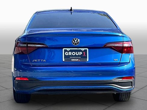 Used 2024 Volkswagen Jetta SE w/ Panoramic Sunroof Package FWD image 5