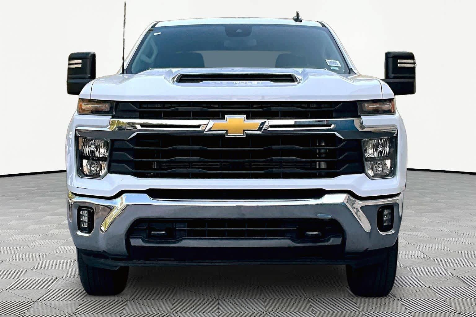 Used 2025 Chevrolet Silverado 2500 LT w/ Convenience Package AWD/4WD image 7