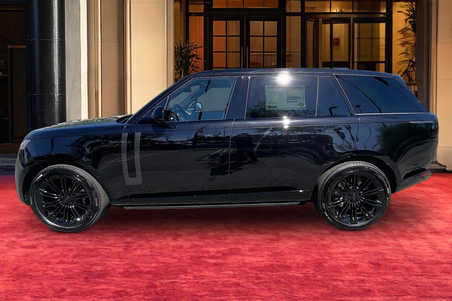 New 2026 Land Rover Range Rover Long Wheelbase SE AWD/4WD image 2