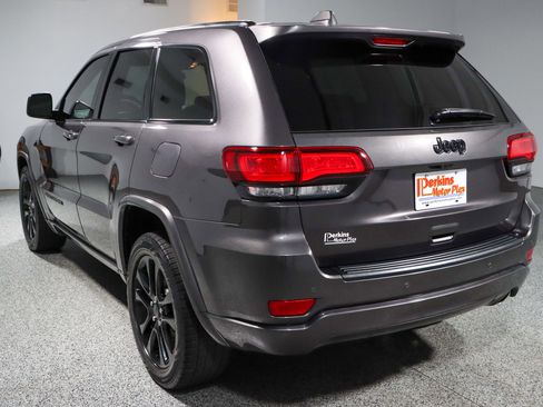 Used 2021 Jeep Grand Cherokee Laredo X image 9
