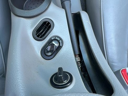 Used 2000 Ford Mustang Convertible RWD image 11