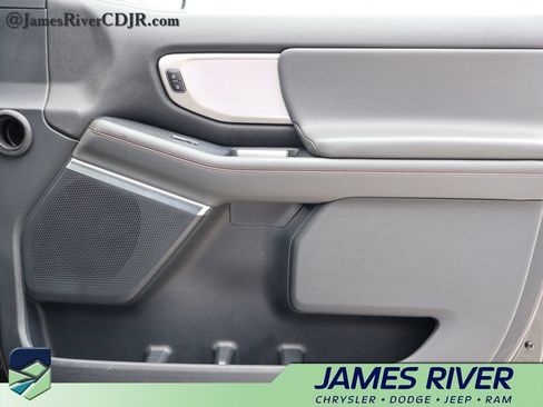 Used 2025 Ford Expedition Active AWD/4WD image 8