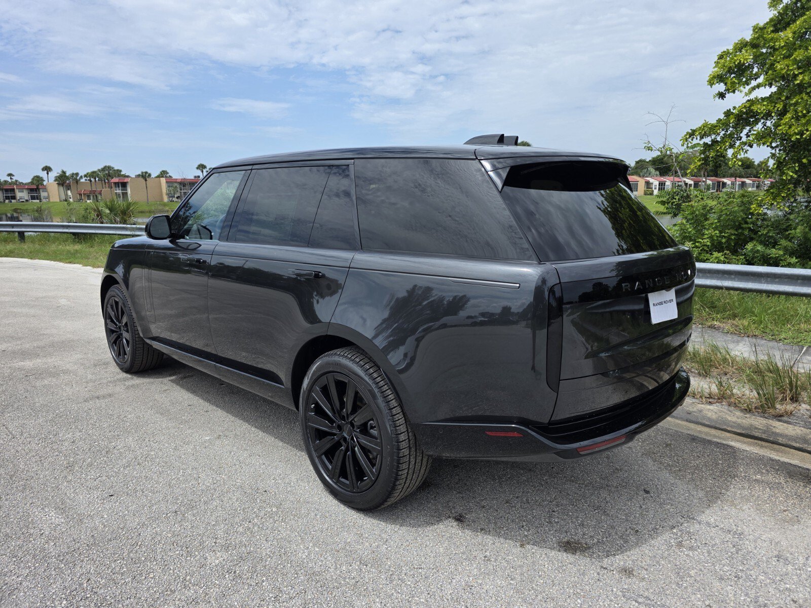 New 2026 Land Rover Range Rover Long Wheelbase SE AWD/4WD image 2