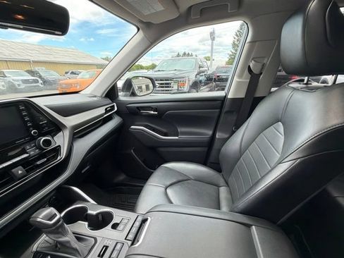 Used 2021 Toyota Highlander XLE AWD/4WD image 33