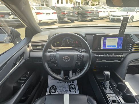 Used 2025 Toyota Camry SE w/ Convenience Package FWD image 15