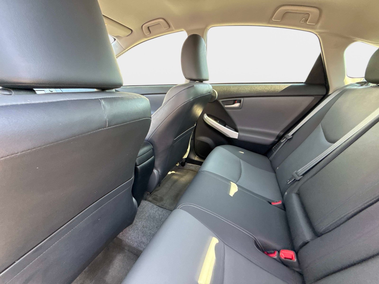 Used 2015 Toyota Prius Five w/ Advanced Technology Package FWD image 16