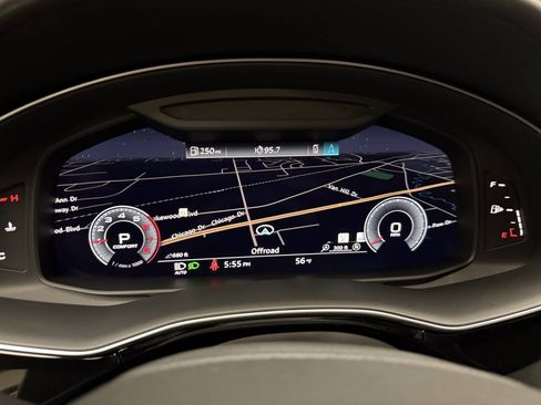 Used 2019 Audi Q8 Prestige image 16